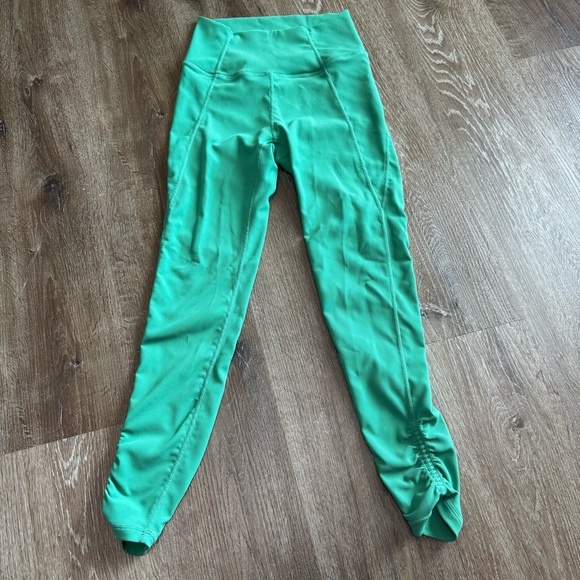 Wilo the Label Ribbed High Rise Ruched Leggings - Picture 2 of 4